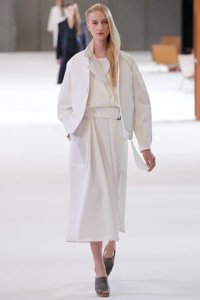Look 3